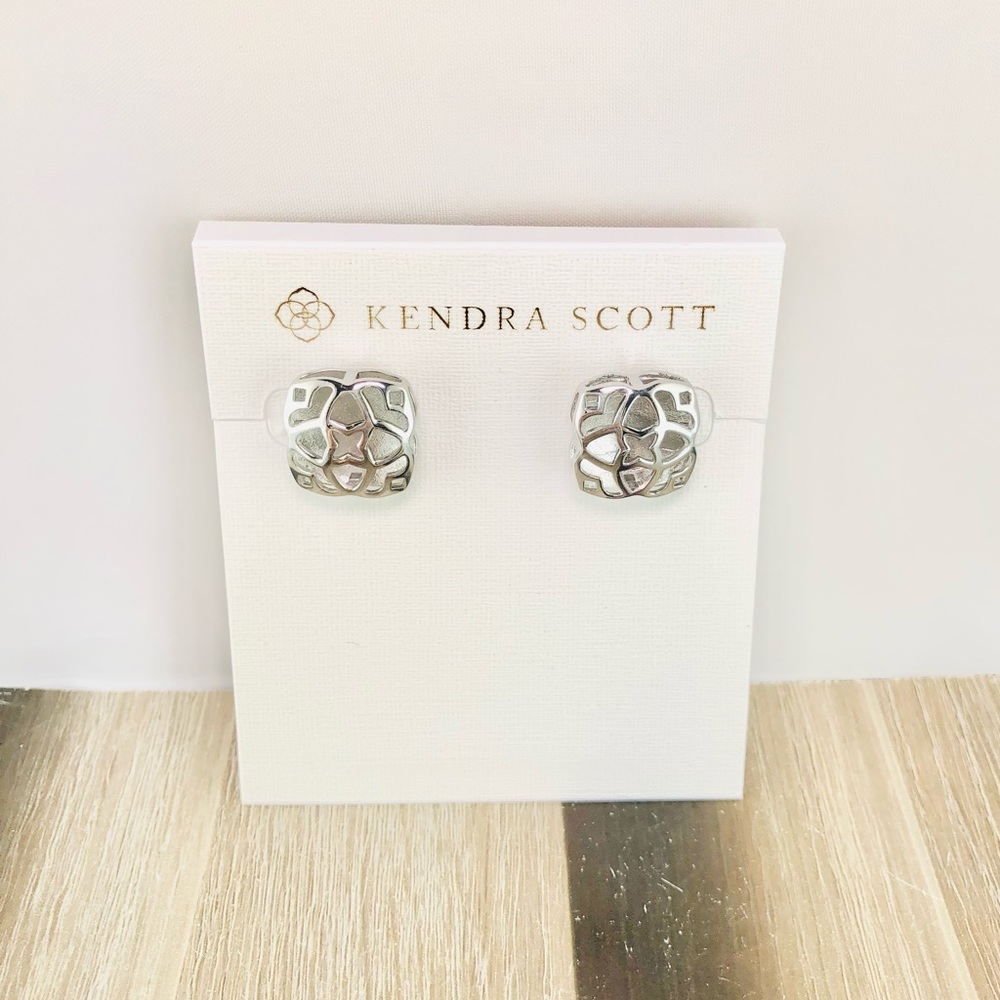 Kendra Scott Tima medallion silver earrings